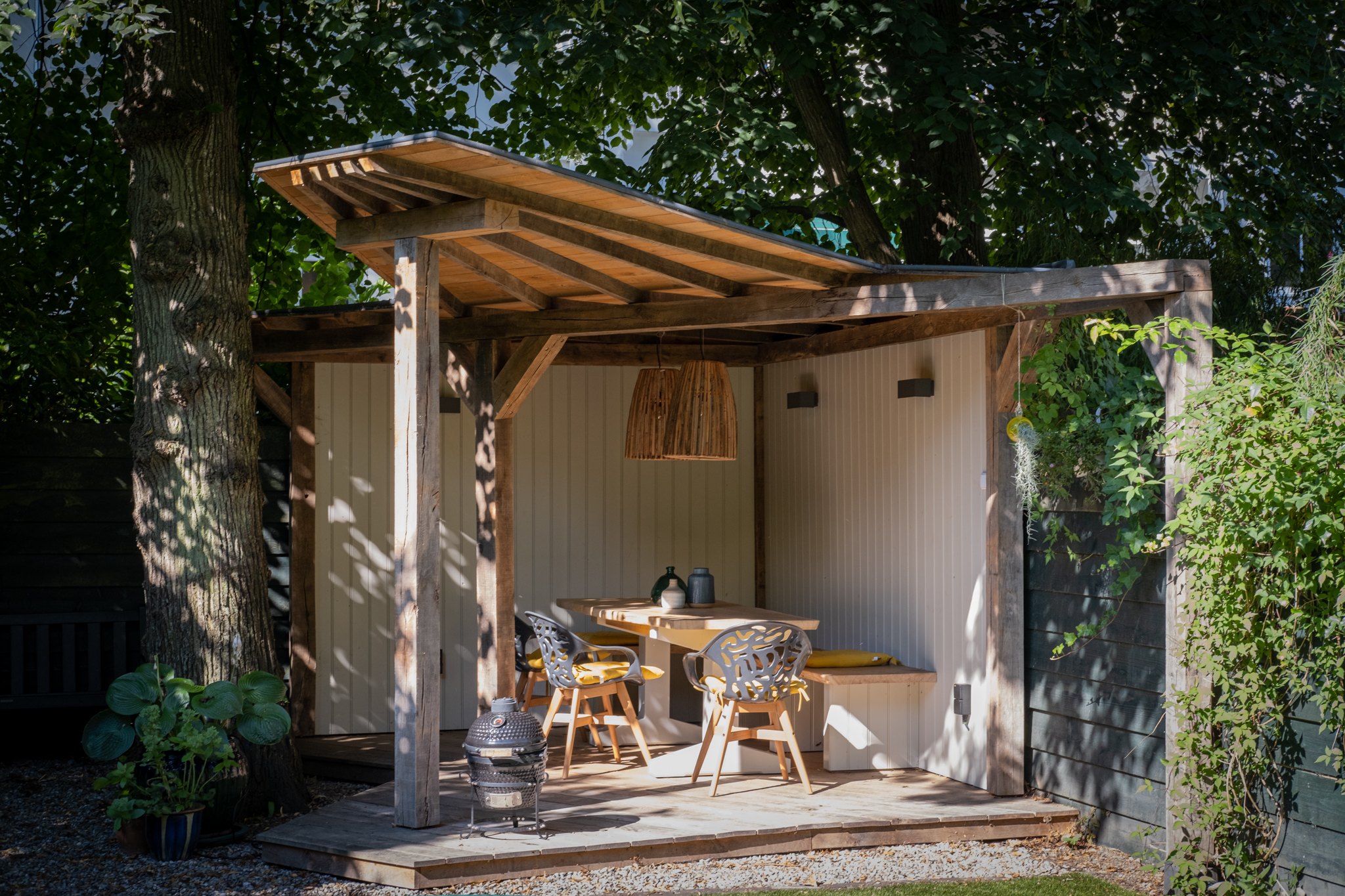 Maatwerk overkapping met oude eiken delen